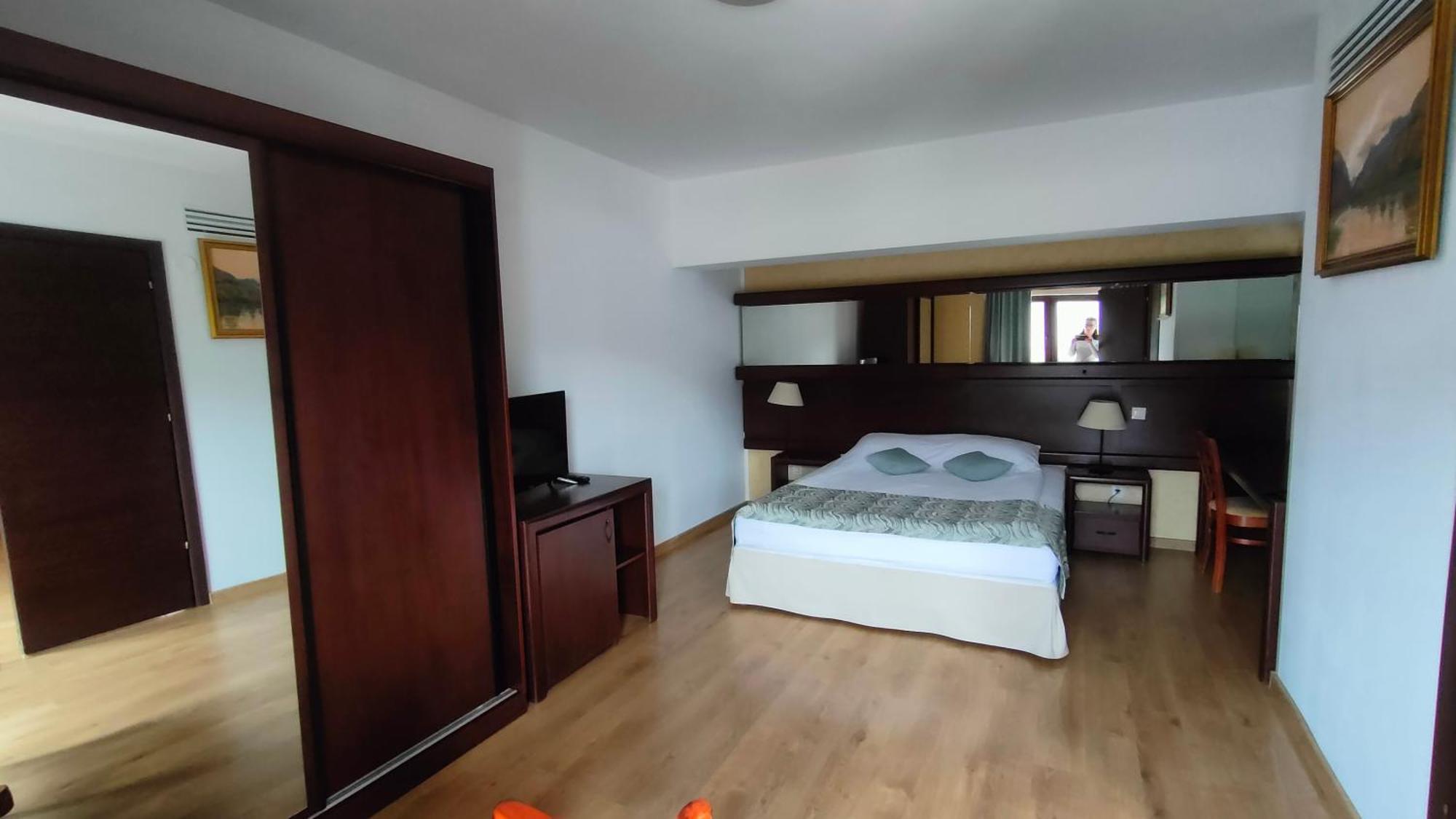 Hotel Valea Cu Pesti Capatineni-Ungureni Luaran gambar