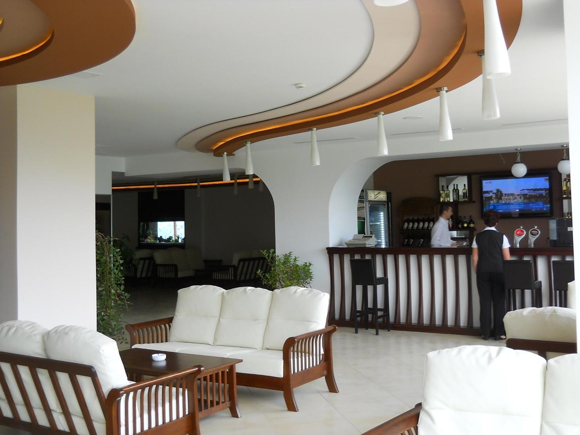 Hotel Valea Cu Pesti Capatineni-Ungureni Luaran gambar